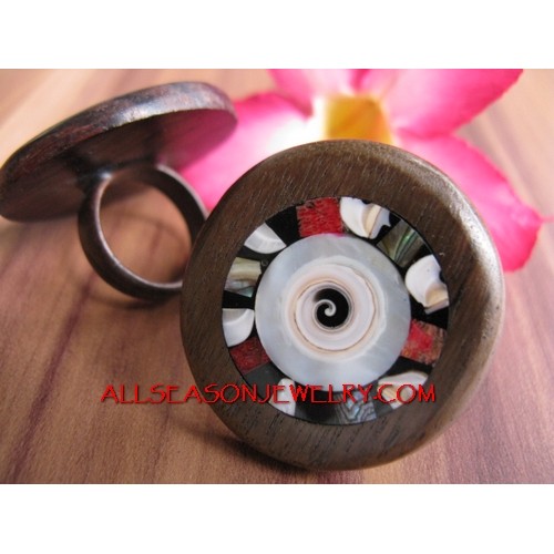Sono Wood Ring With Shells